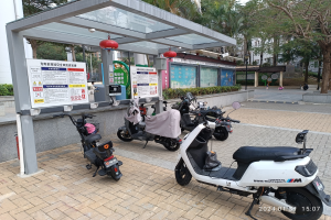 Konzentrierter Einsatz an mehreren Schulen: E-Scooter-Panne am Morgen löst Besorgnis und Sorge aus
