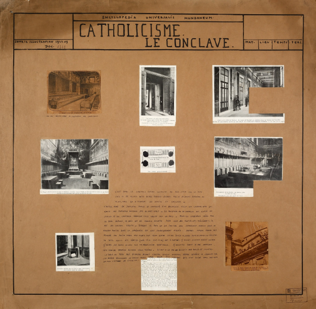 Ein Buch, das Bilder der Inneneinrichtung der katholischen Kirche, Kunstgegenstände und Texte enthält, die ihre Geschichte und Bedeutung beschreiben.