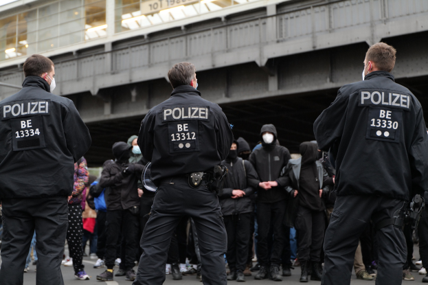 POL-MS: Zweitligaspiel zwischen SC Preußen Münster und Eintracht Braunschweig - Konfrontation zwischen beiden Fan-Gruppen vorab - Polizei sucht Zeugen