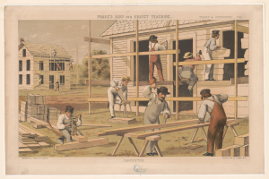 Gruppe von Männern bei der Arbeit an einem Hausbau mit Holzplanken und Materialien auf dem Boden, Bäume im Hintergrund und klarer blauer Himmel, Text 'Prang's Hilfe für den Gegenstandsunterricht'.