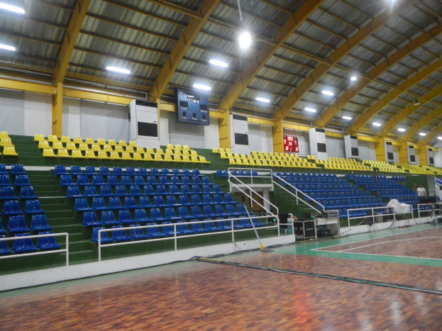 Stadt Bergisch Gladbach muss Sporthalle an der Nelson Mandela Gesamtschule (NMG) vorübergehend schließen - Luftturnhalle als Ausgleich geplant