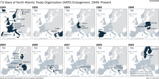 Eine Karte, die die 73-jährige Erweiterung der NATO von 1949 bis heute zeigt, mit farblich kodierten Regionen und einer Textbeschreibung oben.
