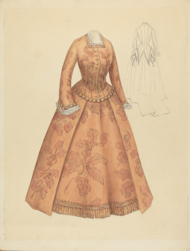 Eine Zeichnung eines Kostümdesigns aus dem 18. Jahrhundert mit einem langen Kleid mit hohem Kragen, floral gemustertem Oberteil in Rosa, Lila und Blau sowie einem Spitzenbesatz an der Schleppe.