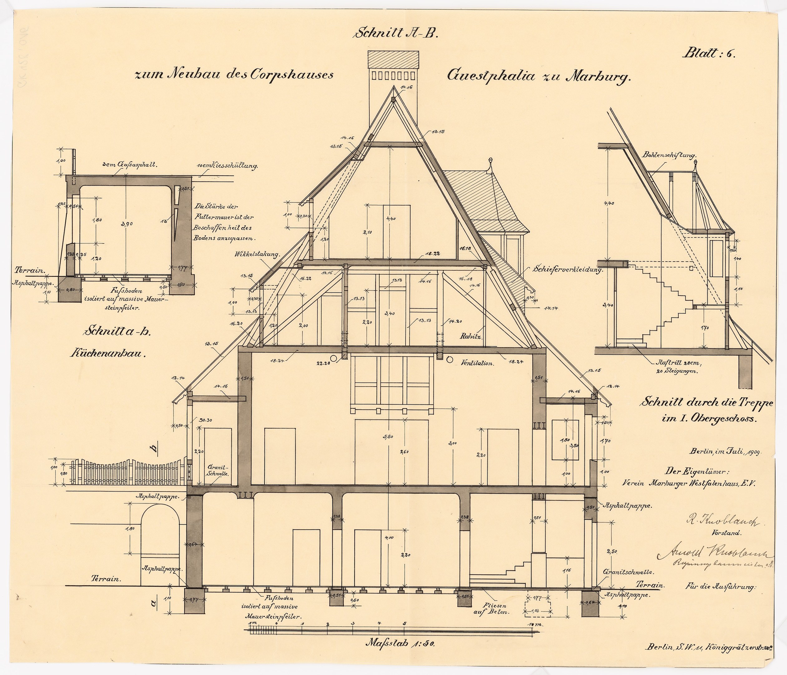 Schwarz-weiß-Architekturzeichnung eines Hauses mit zahlreichen Fenstern und einem Dachfirst, beschriftet als erstes Haus in Deutschland, begleitet von detaillierten Strukturplänen und Text.