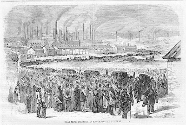 Ein Schwarz-Weiß-Zeichnung einer Gruppe von Menschen, die vor einer Fabrik mit Häusern und Rauch aus den Schornsteinen im Hintergrund stehen, mit Text unten, der "Kohlebergbauunfall in England das Ende" lautet.