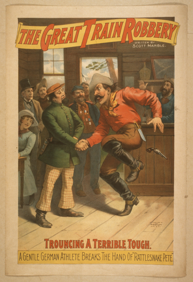 Ein Plakat, das eine Gruppe von Menschen auf dem Boden zeigt, einer hält eine Waffe, mit Text oben und unten "Der Große Zugraub - Trouching a Terrible Tough".