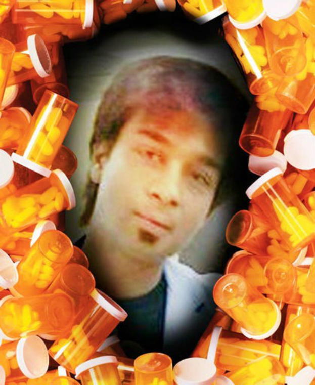 Ein Bild einer Person mit mehreren Flaschen und ein paar Pillen daneben.