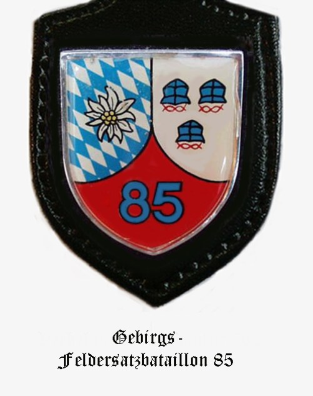 Ein rundes Abzeichen mit der Zahl 85 und deutscher Text unten, das die bayerische Fuballmannschaft reprsentiert.